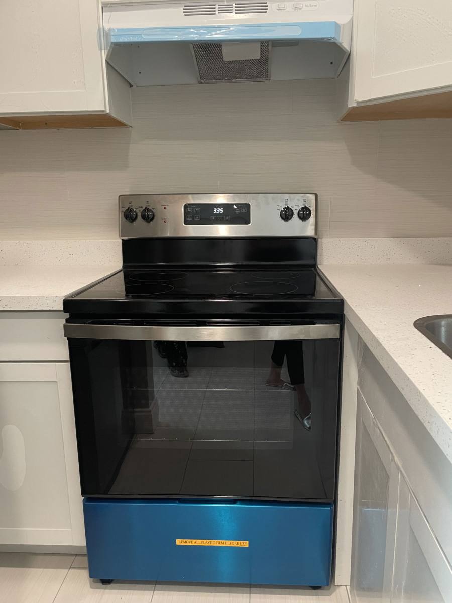 Apartment for rent at 7948 Embassy Blvd, Hollywood, FL 33023