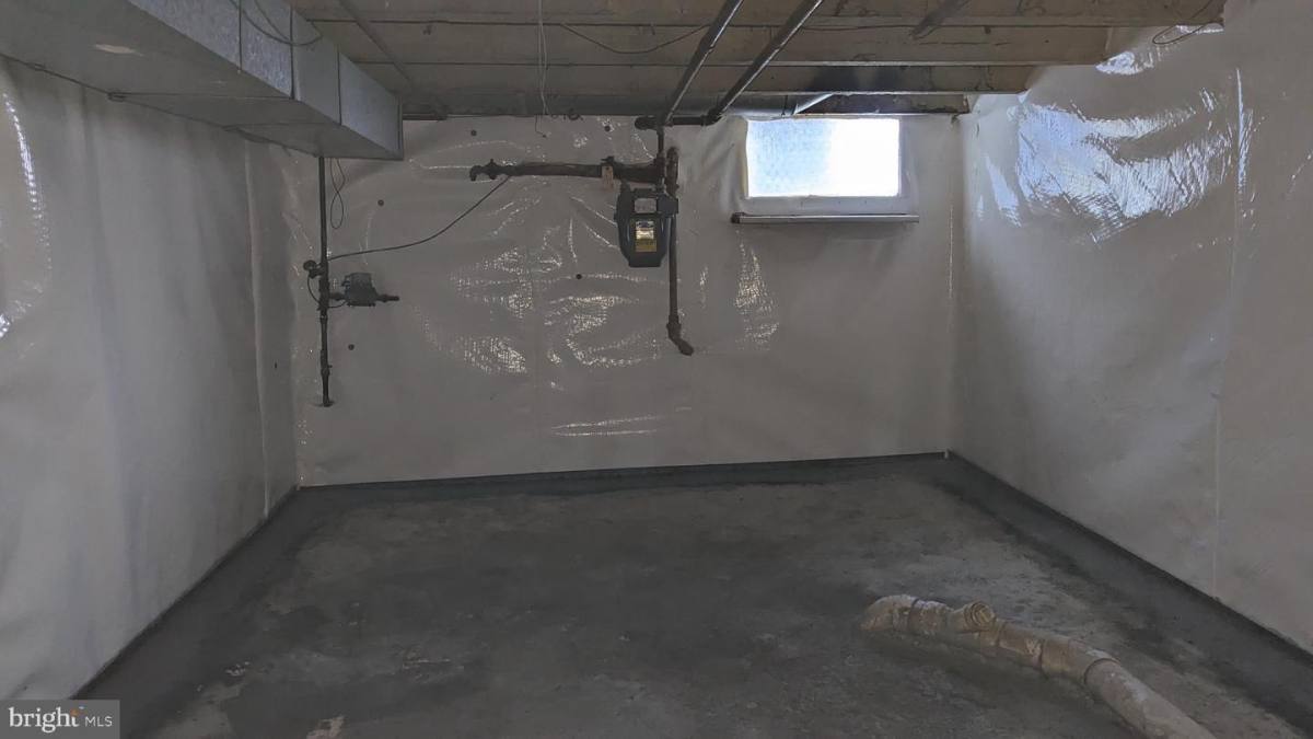 Townhouse for rent at 124 W Hamburg St, Baltimore, MD 21230