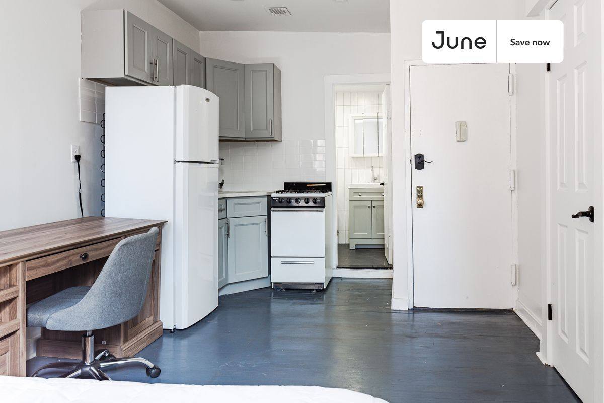Apartment for rent at 324 1 2 E 8 St #3B, New York, NY 10009