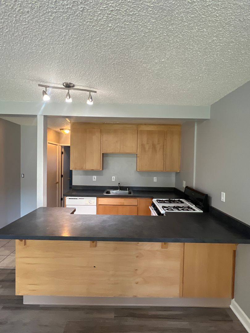 Apartment for rent at 810 W 1st Ave, Chico, CA 95926