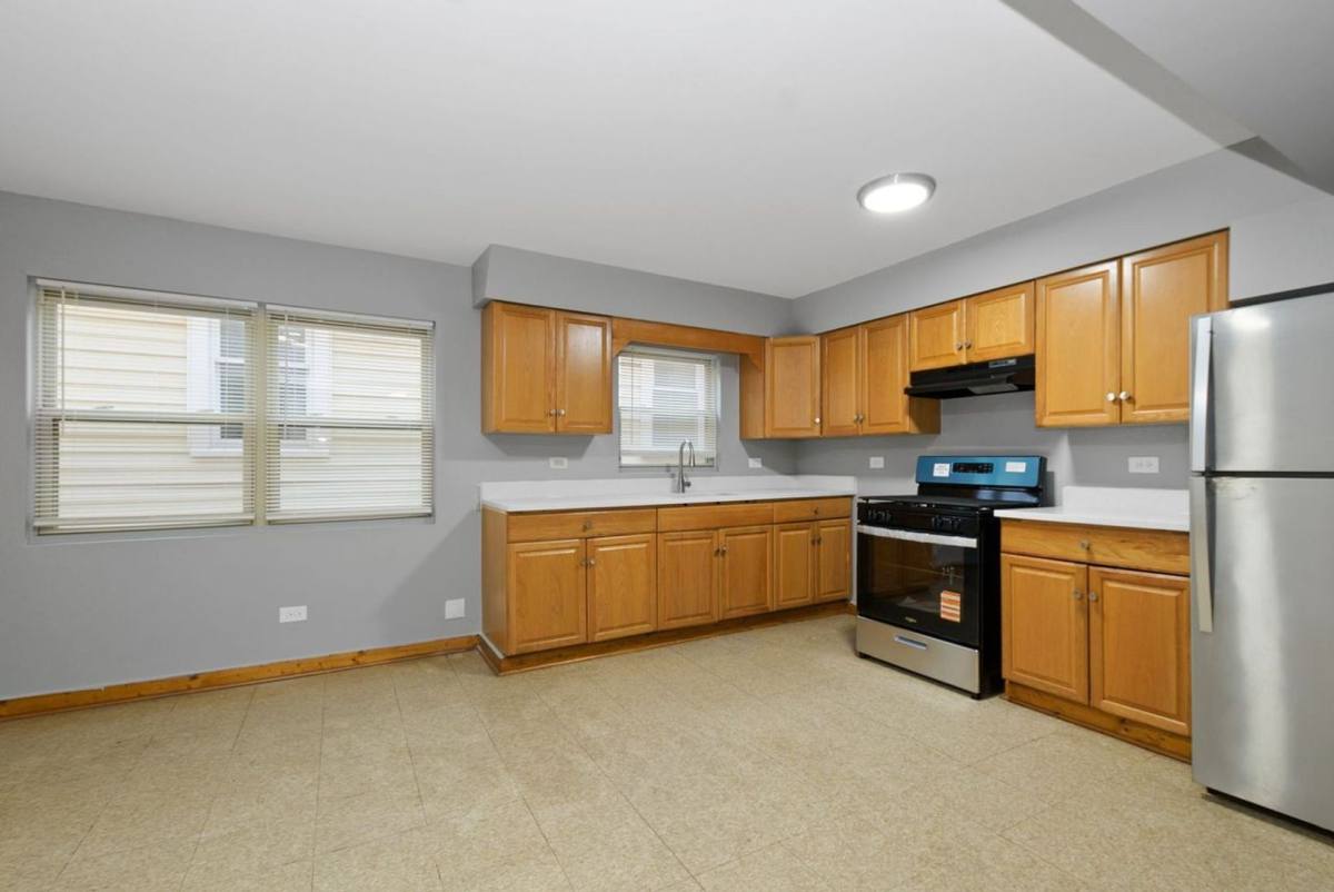 Apartment for rent at 4040 W 63rd St, Chicago, IL 60629