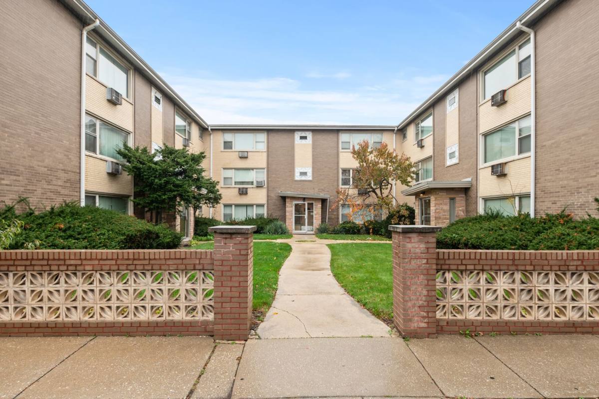 Apartment for rent at 4040 W 63rd St, Chicago, IL 60629