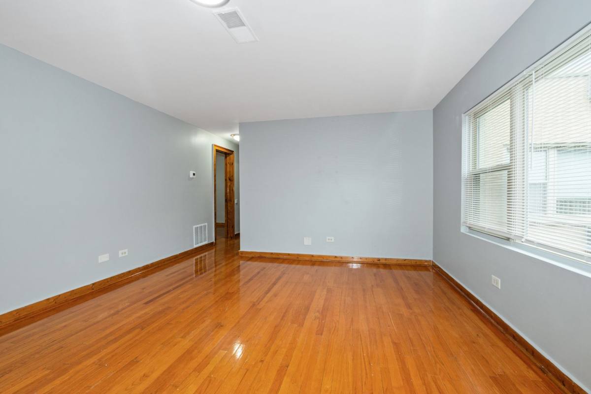 Apartment for rent at 4040 W 63rd St, Chicago, IL 60629