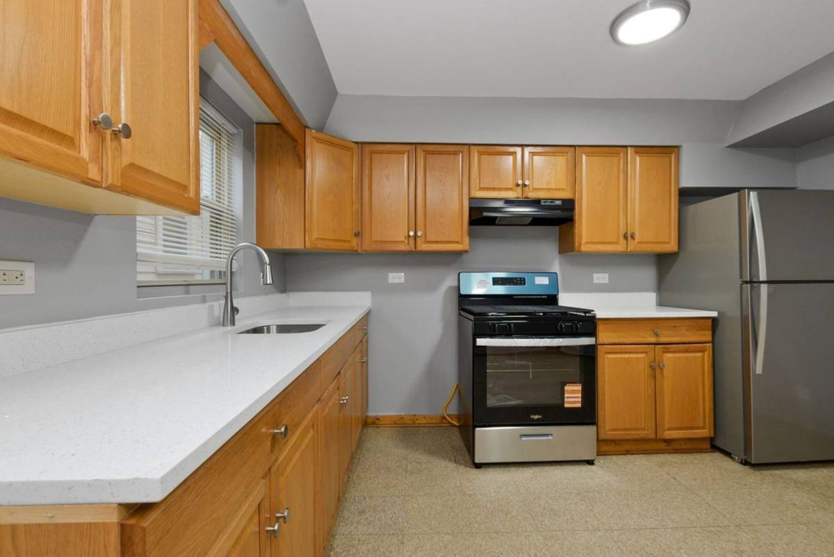 Apartment for rent at 4040 W 63rd St, Chicago, IL 60629