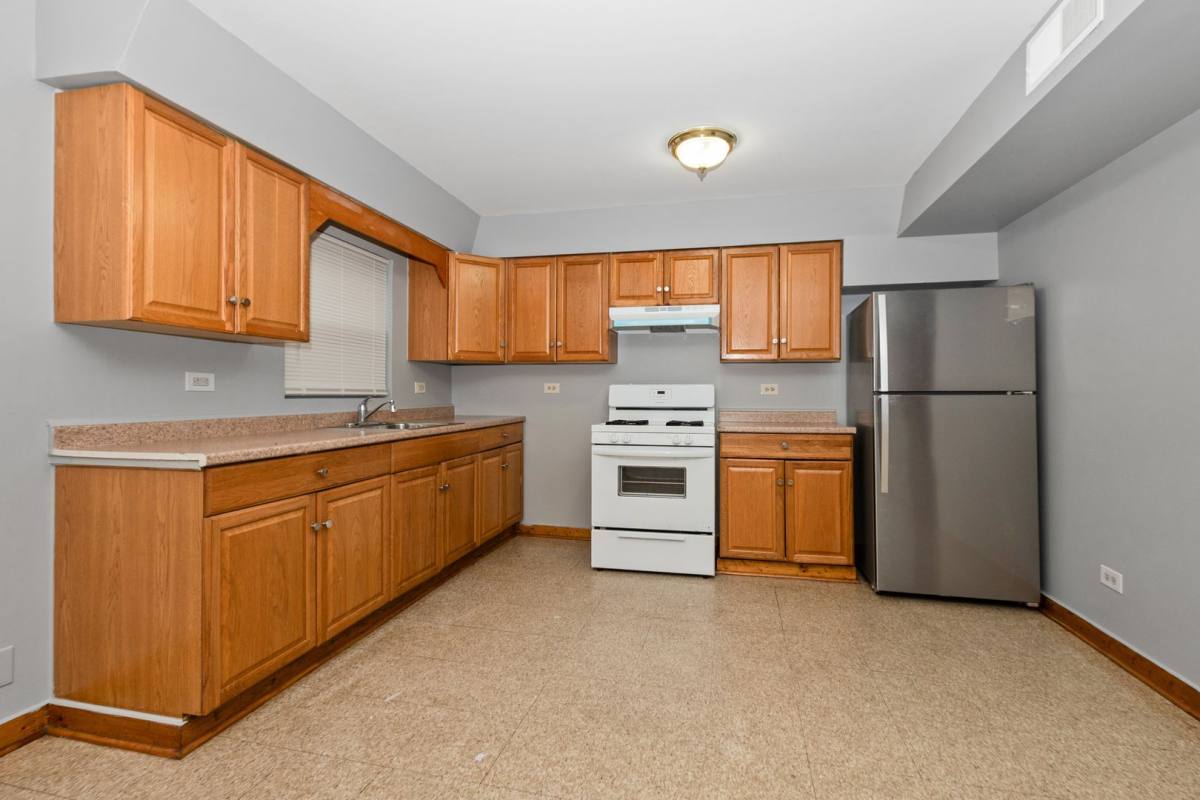 Apartment for rent at 4040 W 63rd St, Chicago, IL 60629
