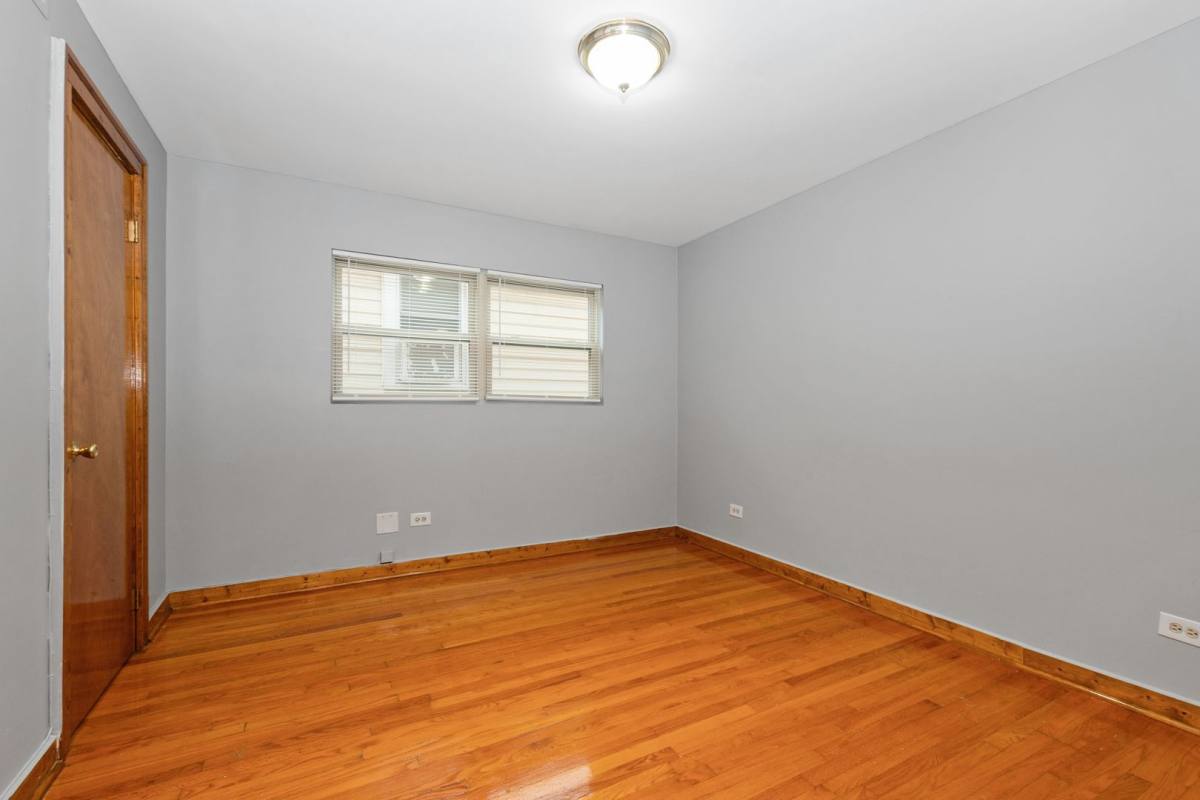 Apartment for rent at 4040 W 63rd St, Chicago, IL 60629