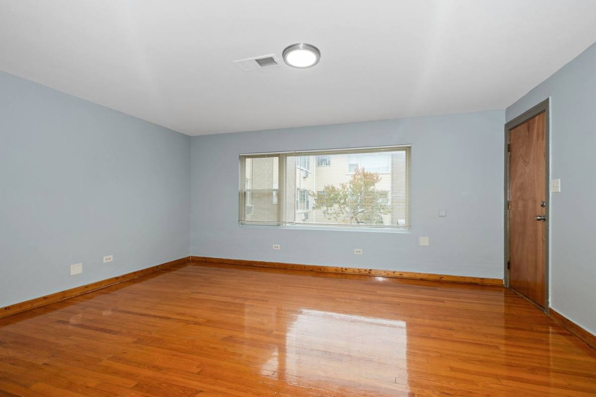 Apartment for rent at 4040 W 63rd St, Chicago, IL 60629