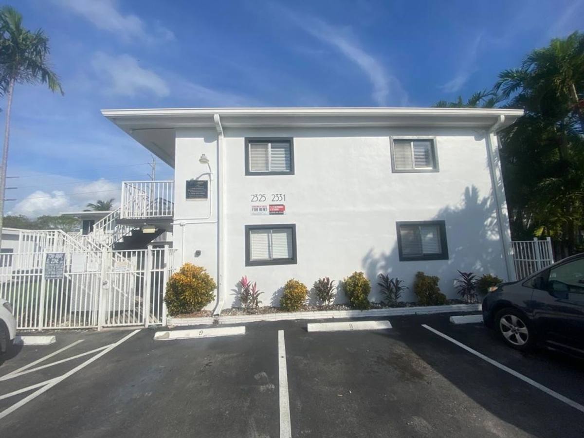 Apartment for rent at 2325-2331 Arthur St, Hollywood, FL 33020