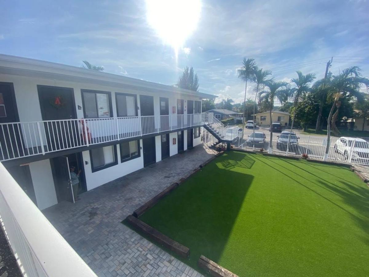 Apartment for rent at 2325-2331 Arthur St, Hollywood, FL 33020