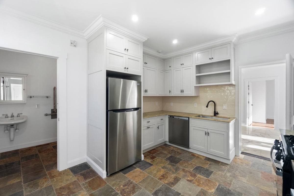 Apartment for rent at 54 Trumbull St, New Haven, CT 06510