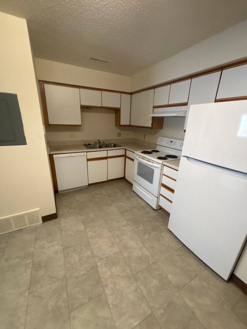 Apartment for rent at 2446 Lakeside Dr, Iowa City, IA 52240