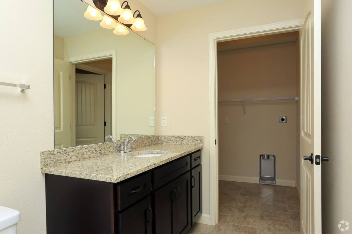 Apartment for rent at 407 N Garrison Ave, Kansas City, MO 64163