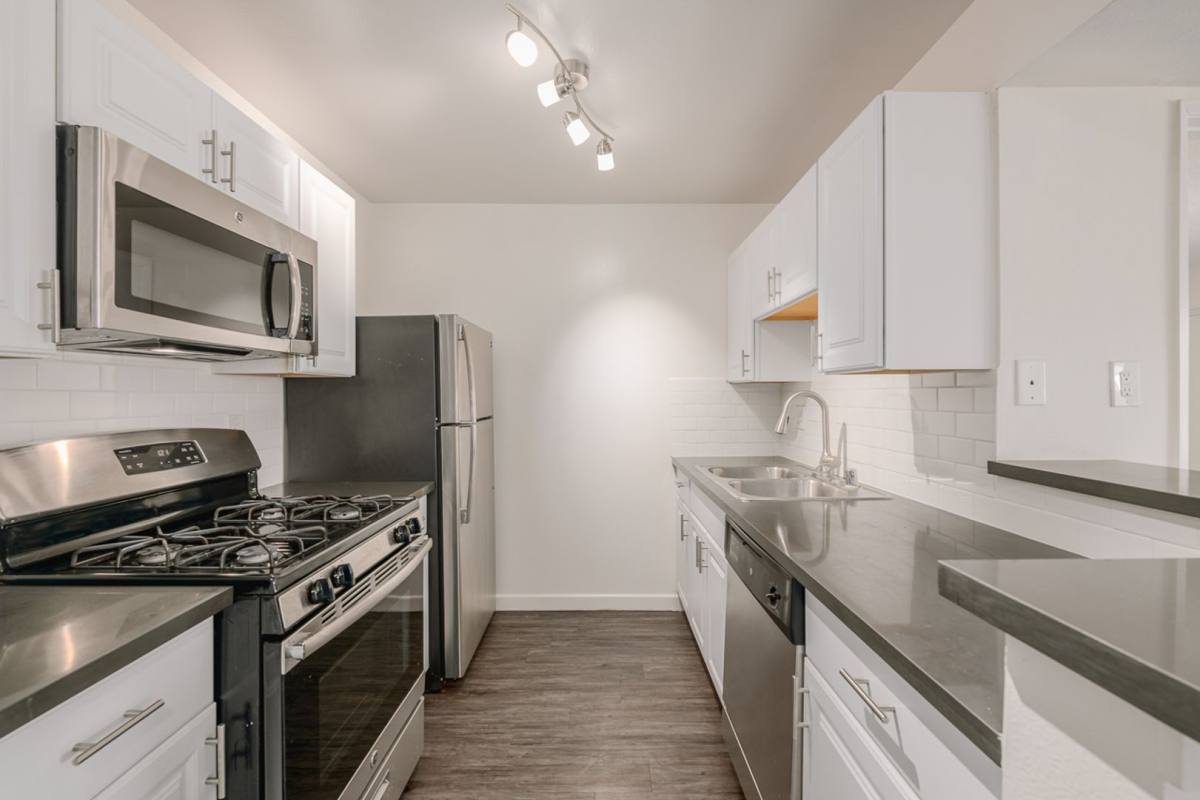 Apartment for rent at 1725 Grismer Ave, Burbank, CA 91504