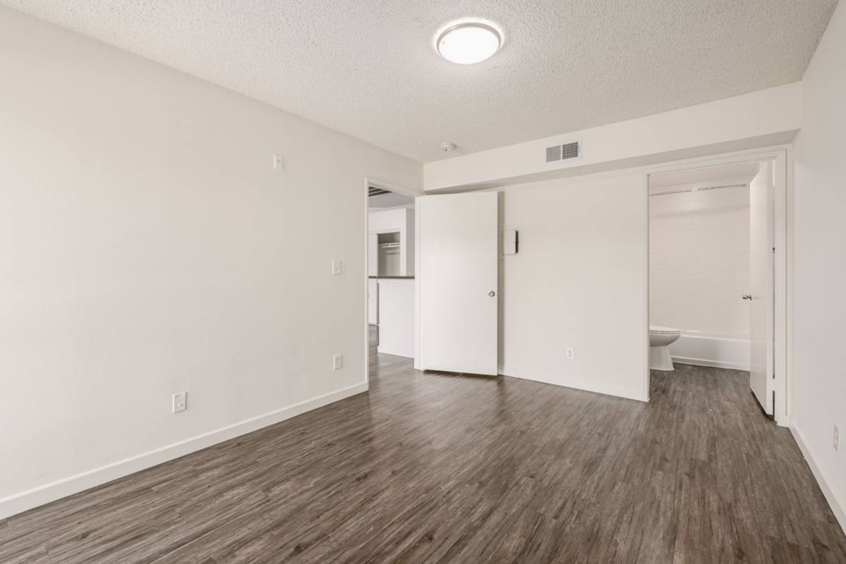 Apartment for rent at 1725 Grismer Ave, Burbank, CA 91504