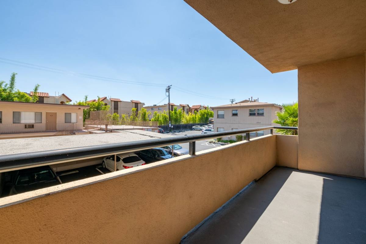 Apartment for rent at 1725 Grismer Ave, Burbank, CA 91504