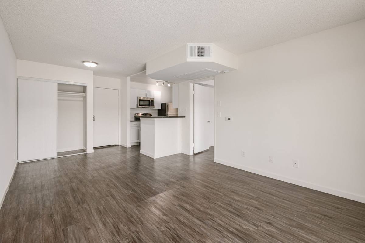 Apartment for rent at 1725 Grismer Ave, Burbank, CA 91504