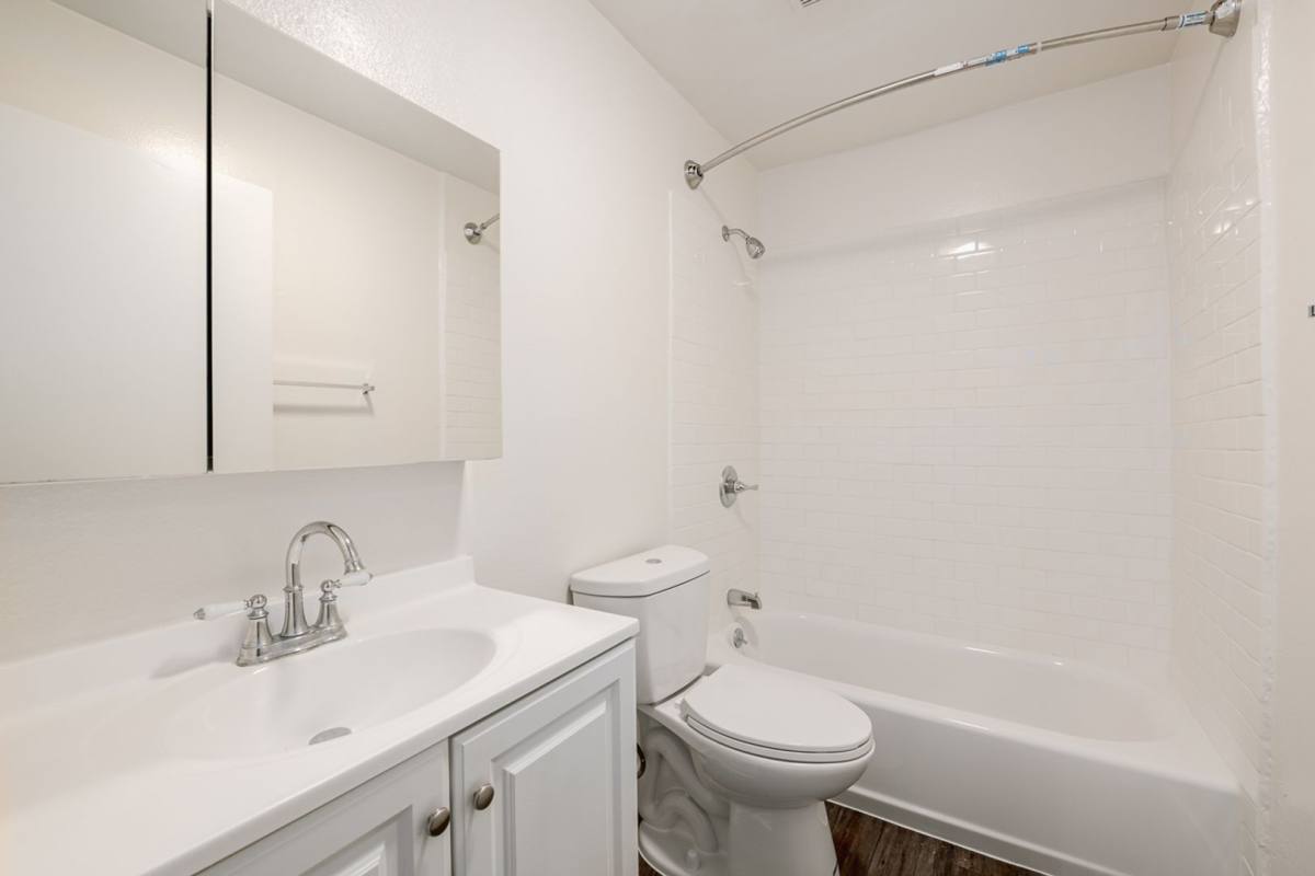 Apartment for rent at 1725 Grismer Ave, Burbank, CA 91504