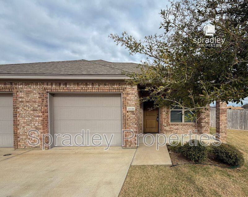 Townhouse for rent at 2002B Sparrow Cove, Troy, TX 76579