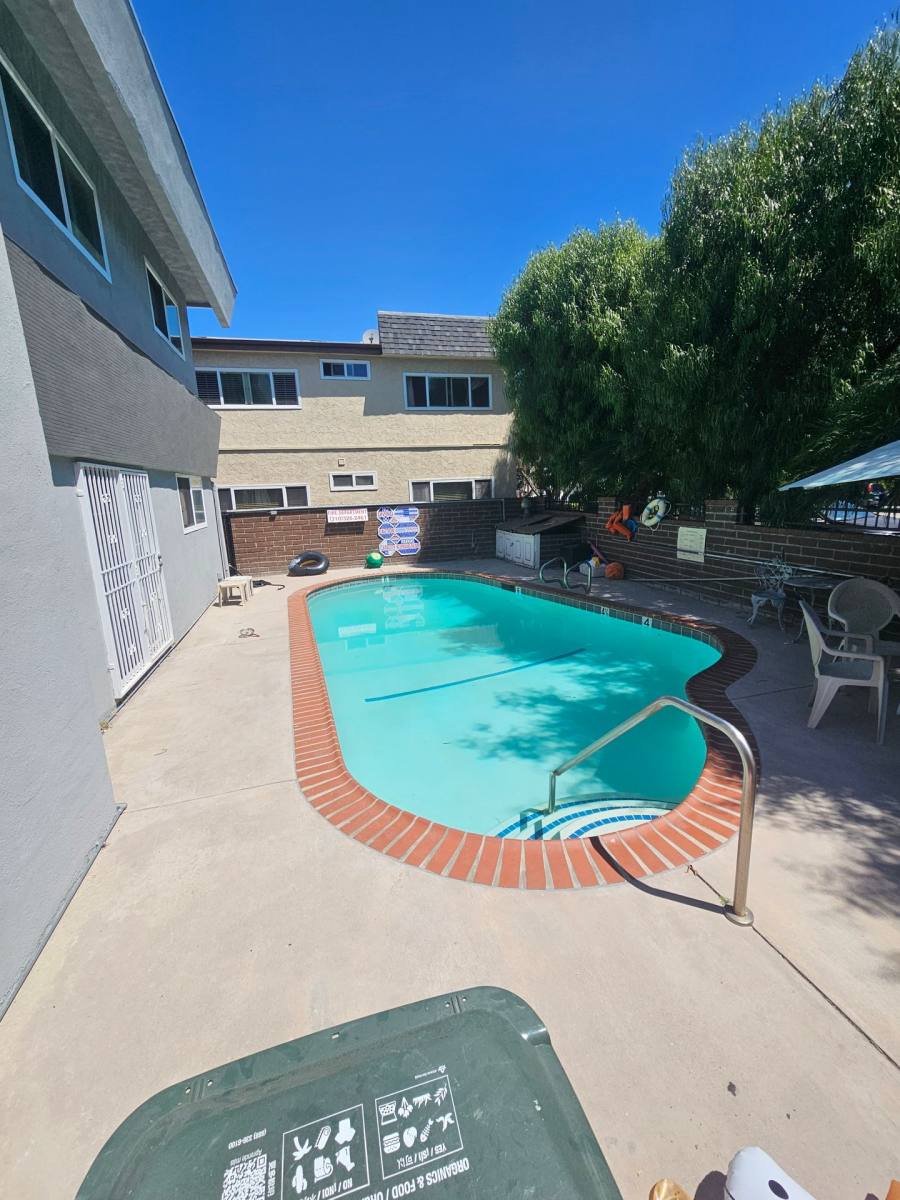 Apartment for rent at 25941 Narbonne Ave, Lomita, CA 90717