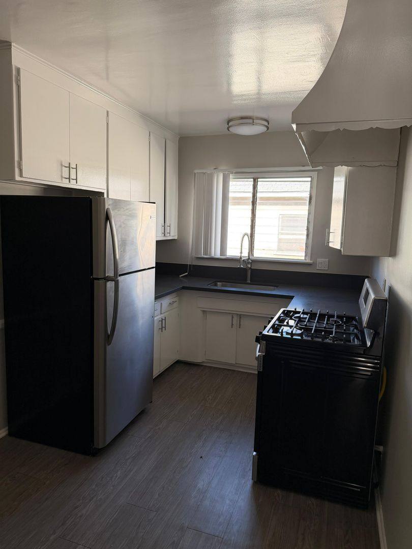 Apartment for rent at 5309-5315 Whitsett Ave, Valley Village, CA 91607