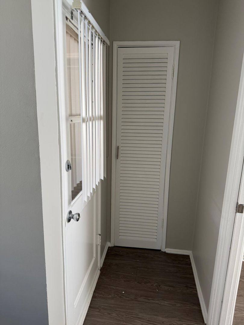 Apartment for rent at 5309-5315 Whitsett Ave, Valley Village, CA 91607