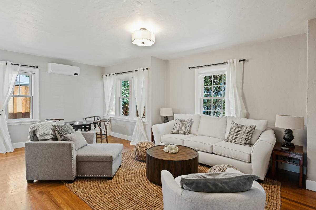House for rent at 325 1st St, Healdsburg, CA 95448