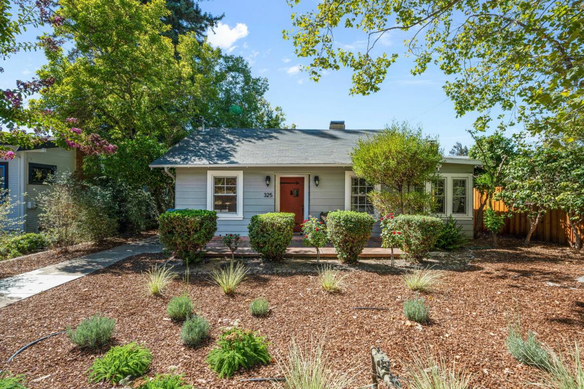 House for rent at 325 1st St, Healdsburg, CA 95448