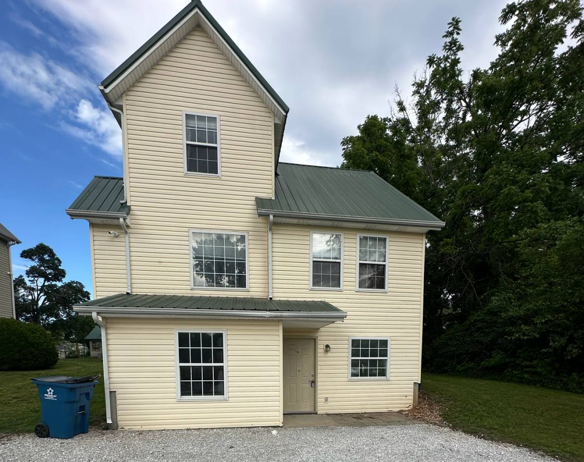 Apartment for rent at 701 Florence, Carthage, MO 64836