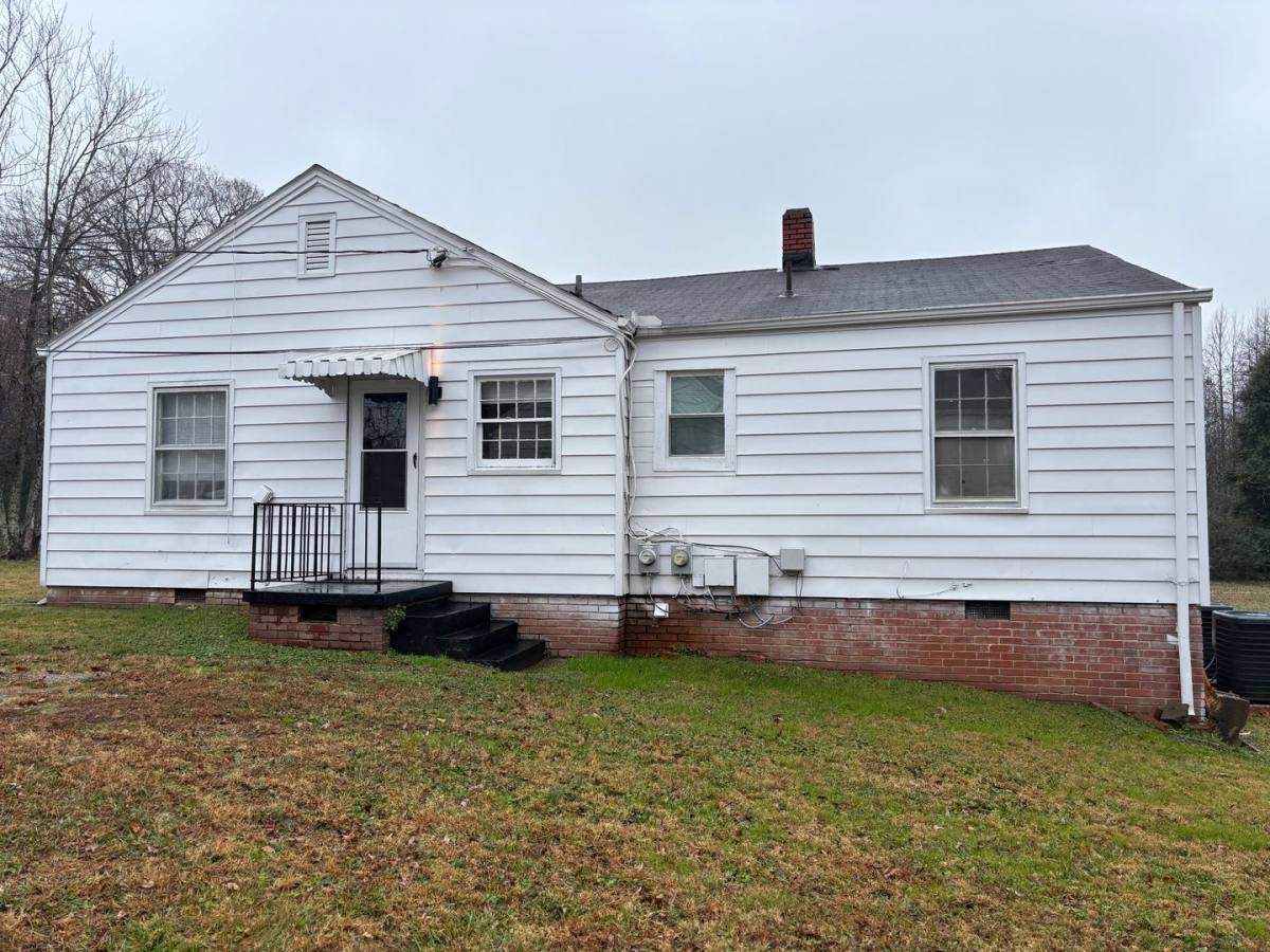 Apartment for rent at 2920 A & B Archdale Rd, High Point, NC 27263