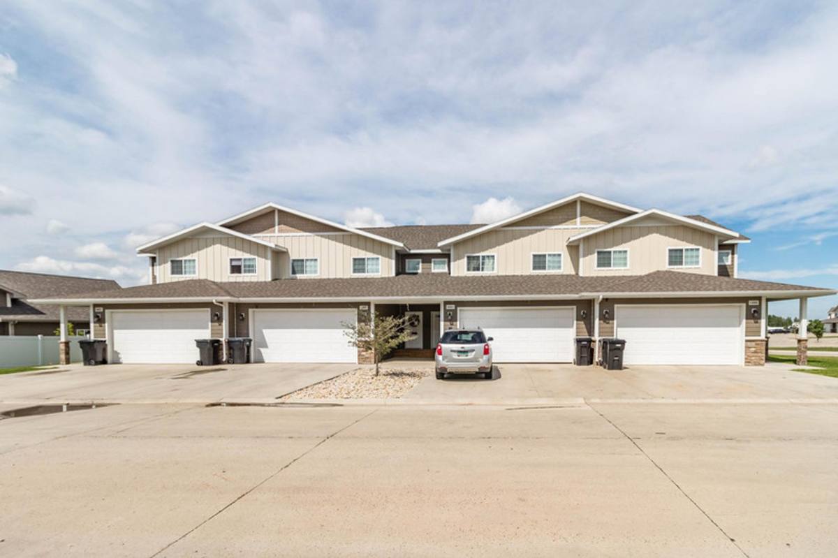 Townhouse for rent at 2051 Yellowstone Circle, Dickinson, ND 58601