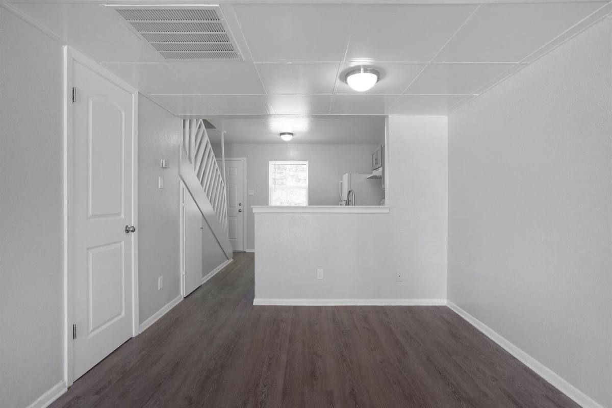 Apartment for rent at 307-311 Rose St, Arlington, TX 76010