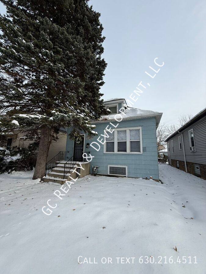 House for rent at 8637 S Essex Ave, Chicago, IL 60617