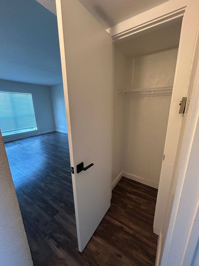 The Brioso Place, 3627 Almazan Dr, Dallas, TX 75220 - Apartment for Rent - Image 5