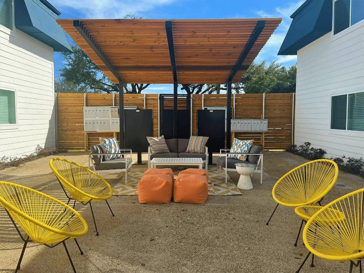Apartment for rent at 3627 Almazan Dr, Dallas, TX 75220