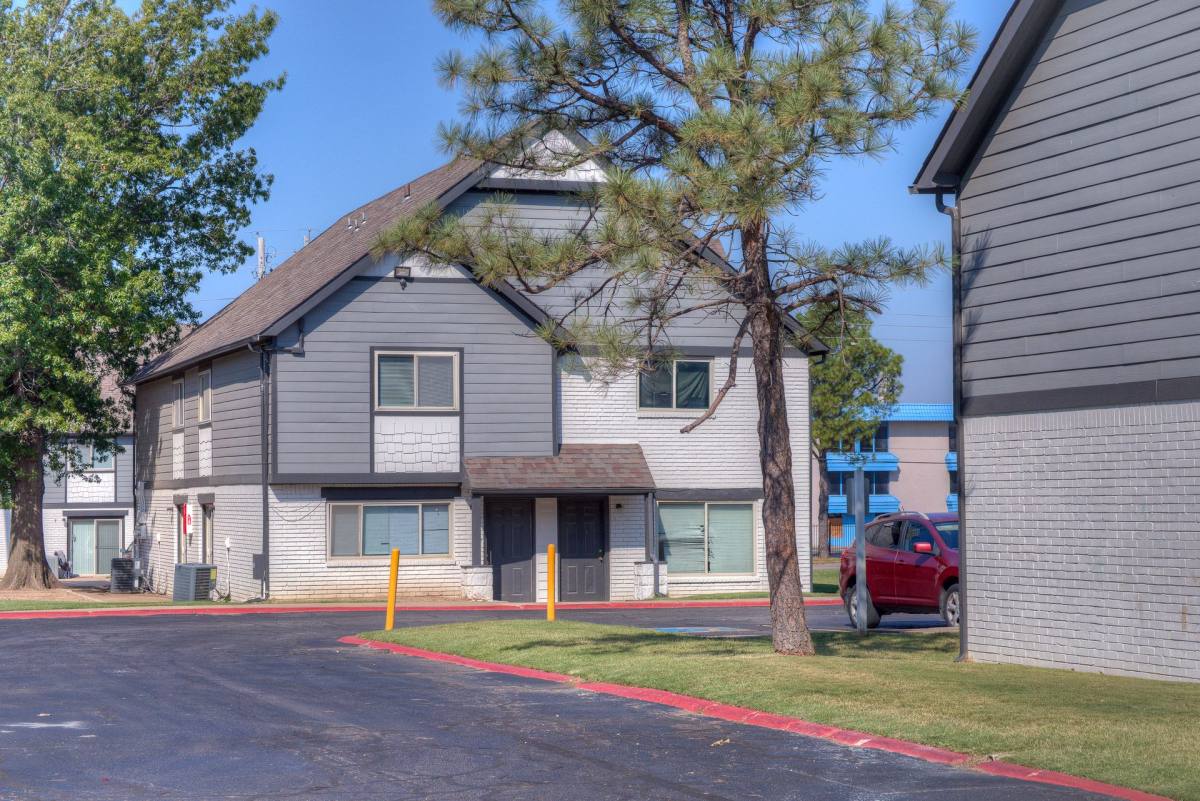 Townhouse for rent at 5214 E47th Place, Tulsa, OK 74135