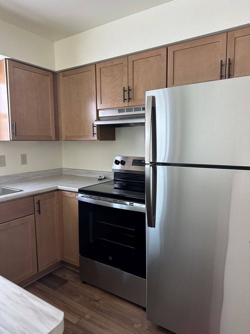 Apartment for rent at 850-852 N Oakwood Rd, Oshkosh, WI 54904