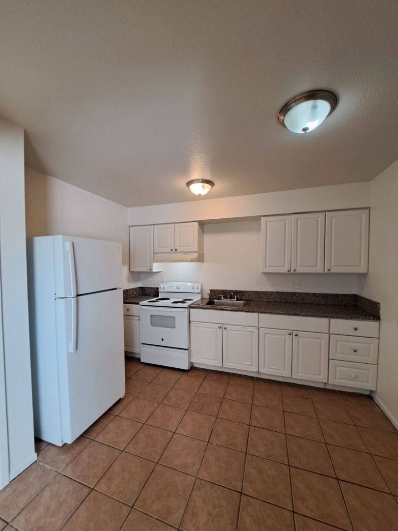 Apartment for rent at 2029 E Pontiac Way, Fresno, CA 93726