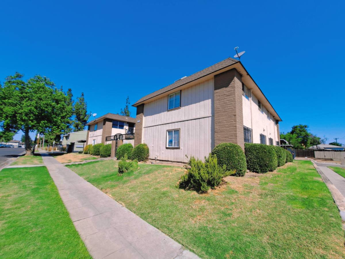Apartment for rent at 2029 E Pontiac Way, Fresno, CA 93726