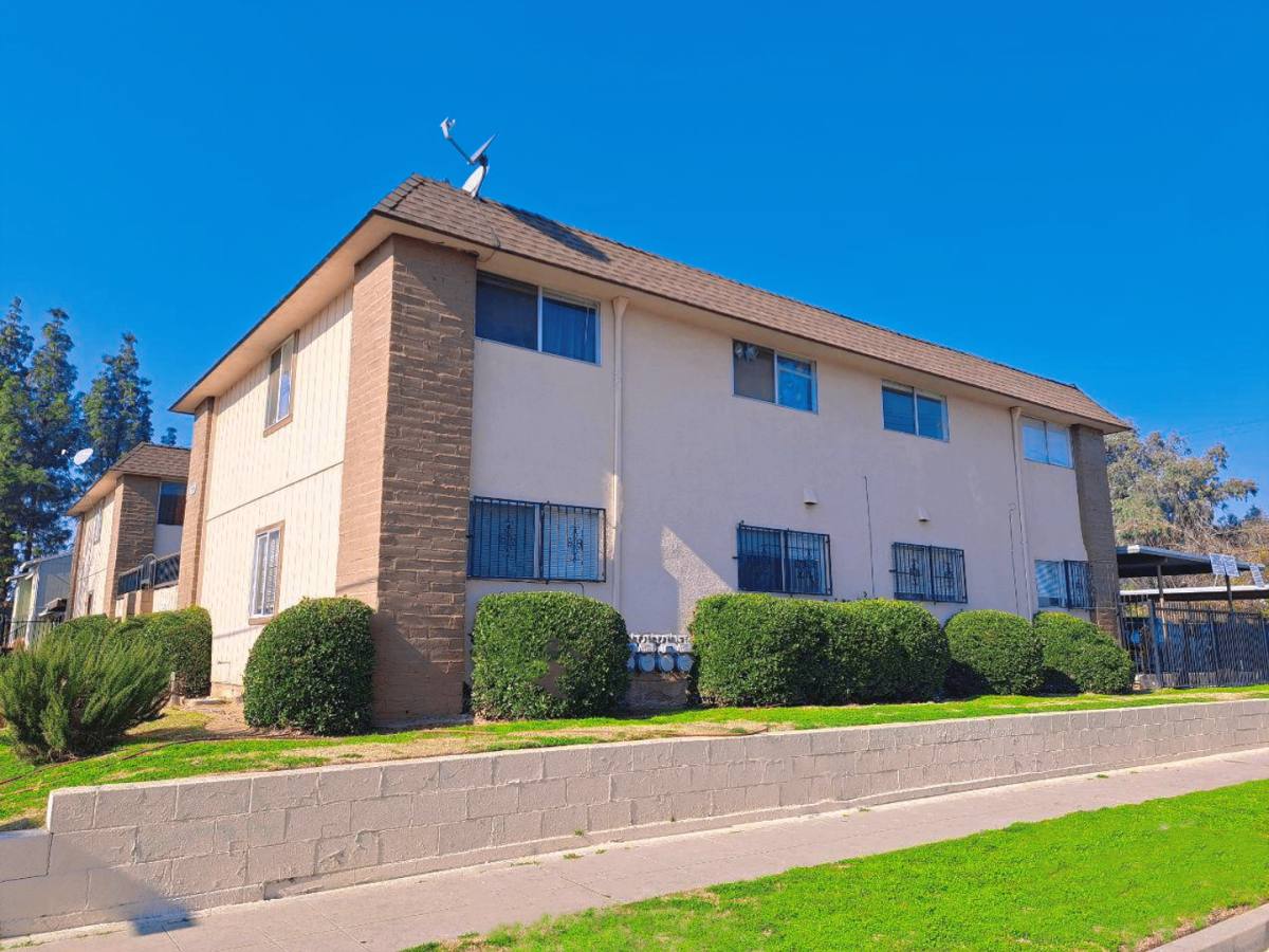 Apartment for rent at 2029 E Pontiac Way, Fresno, CA 93726