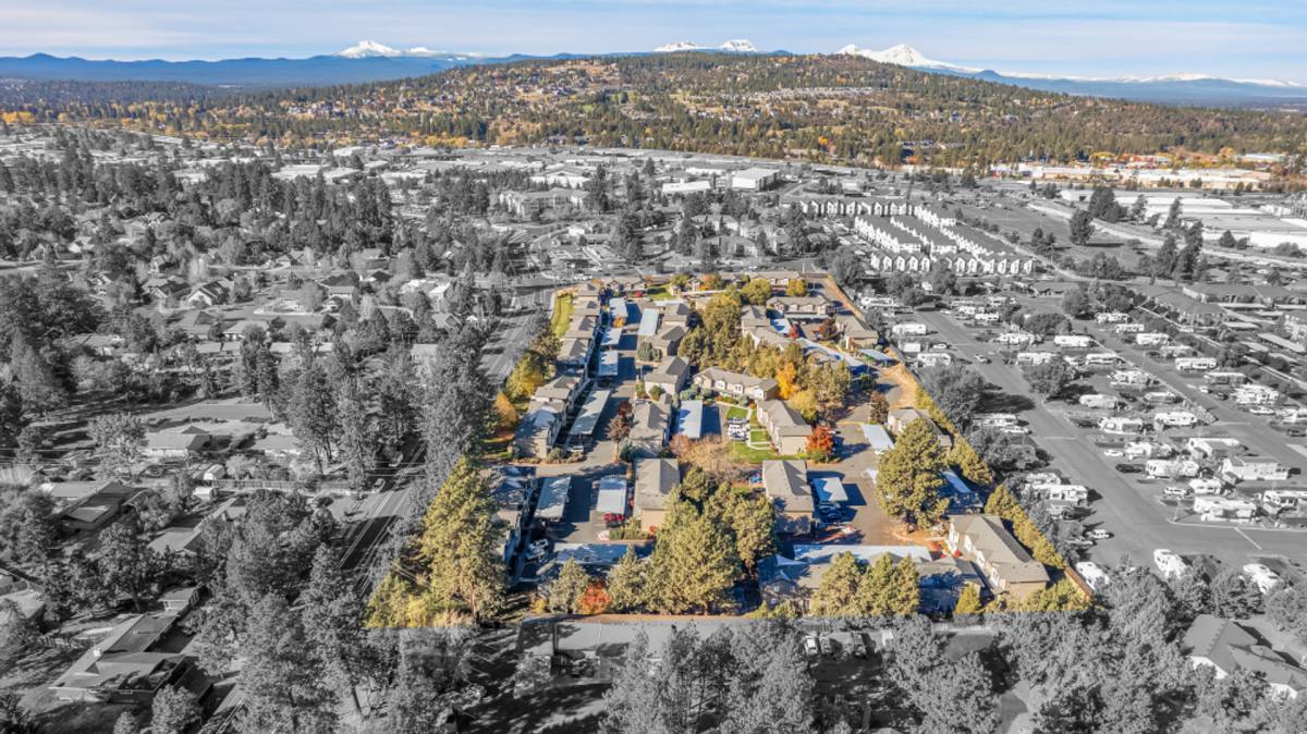 Townhouse for rent at 900 NE Butler Market Rd, Bend, OR 97701