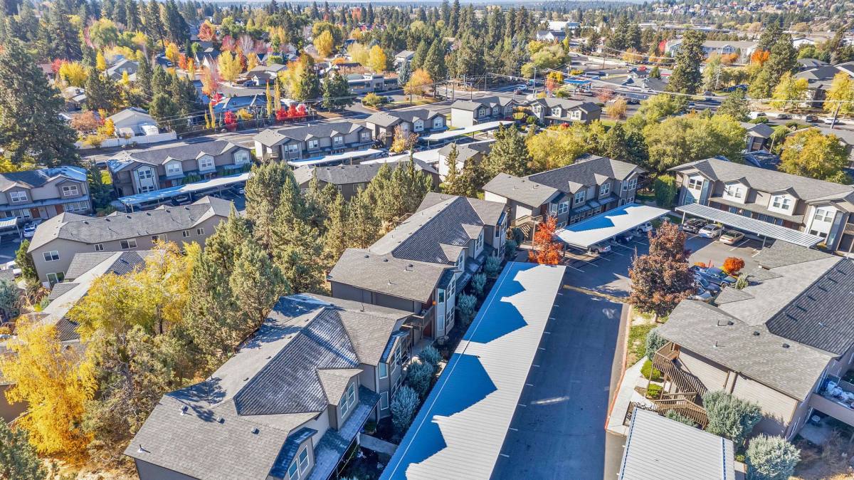 Townhouse for rent at 900 NE Butler Market Rd, Bend, OR 97701