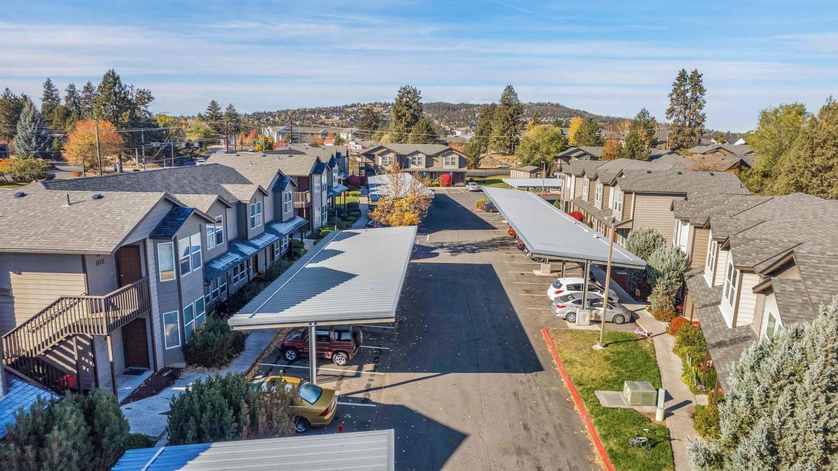 Townhouse for rent at 900 NE Butler Market Rd, Bend, OR 97701