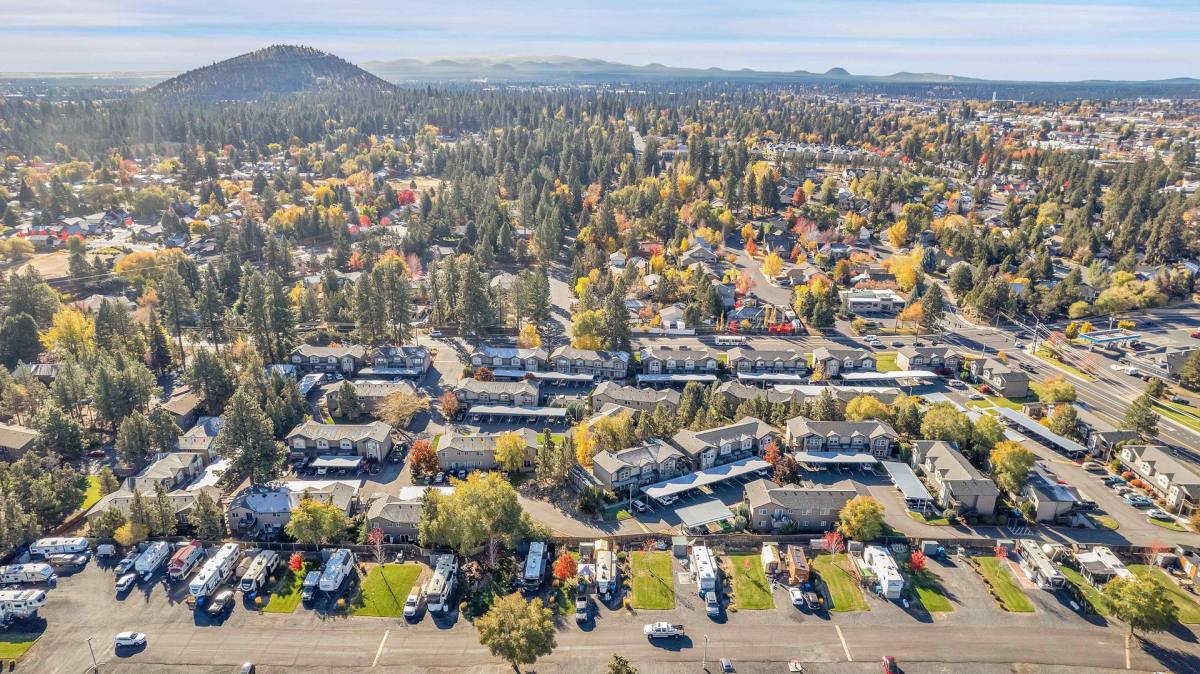 Townhouse for rent at 900 NE Butler Market Rd, Bend, OR 97701