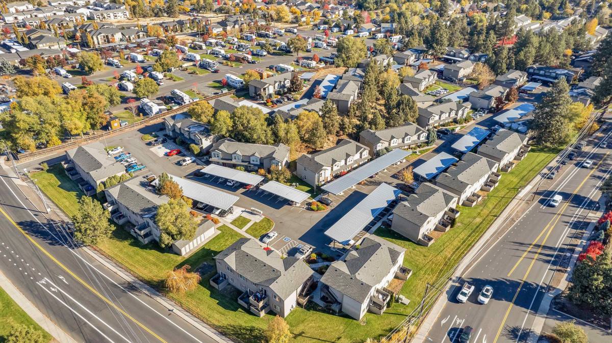 Townhouse for rent at 900 NE Butler Market Rd, Bend, OR 97701