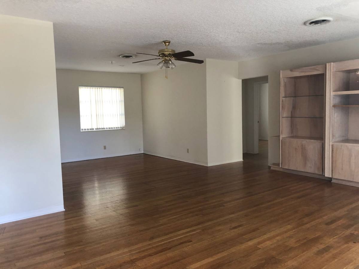 Apartment for rent at 2525 Pierce St, Hollywood, FL 33020