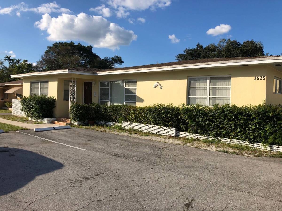 Apartment for rent at 2525 Pierce St, Hollywood, FL 33020