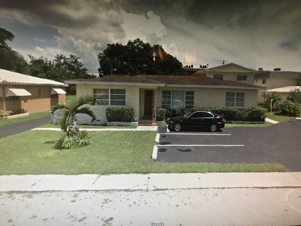 Apartment for rent at 2525 Pierce St, Hollywood, FL 33020
