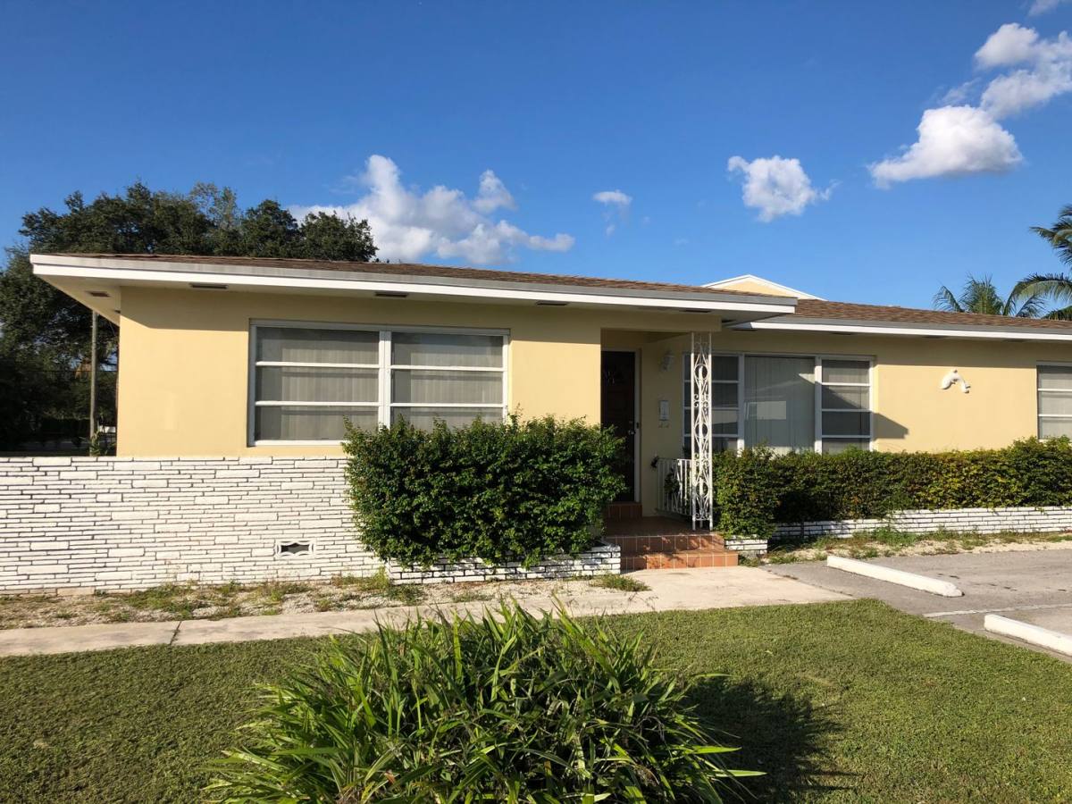 Apartment for rent at 2525 Pierce St, Hollywood, FL 33020