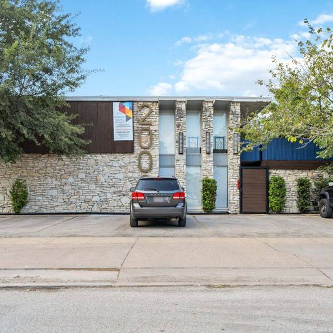 Apartment for rent at 2008 Colquitt St, Houston, TX 77098