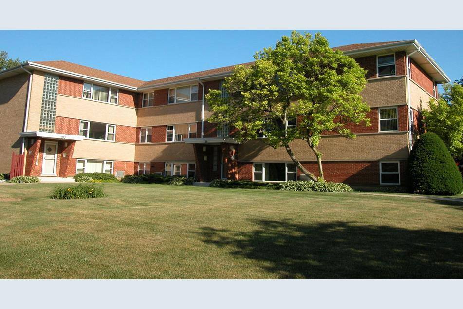 739 E S Broadway, Lombard, IL 60148